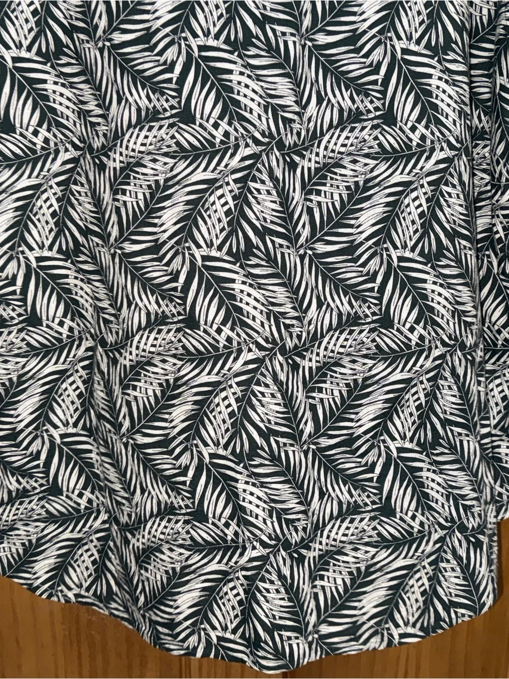 Banana Republic Men’s Linen Gray & White Leaf Print Short Sleeve Shirt-XL-EC